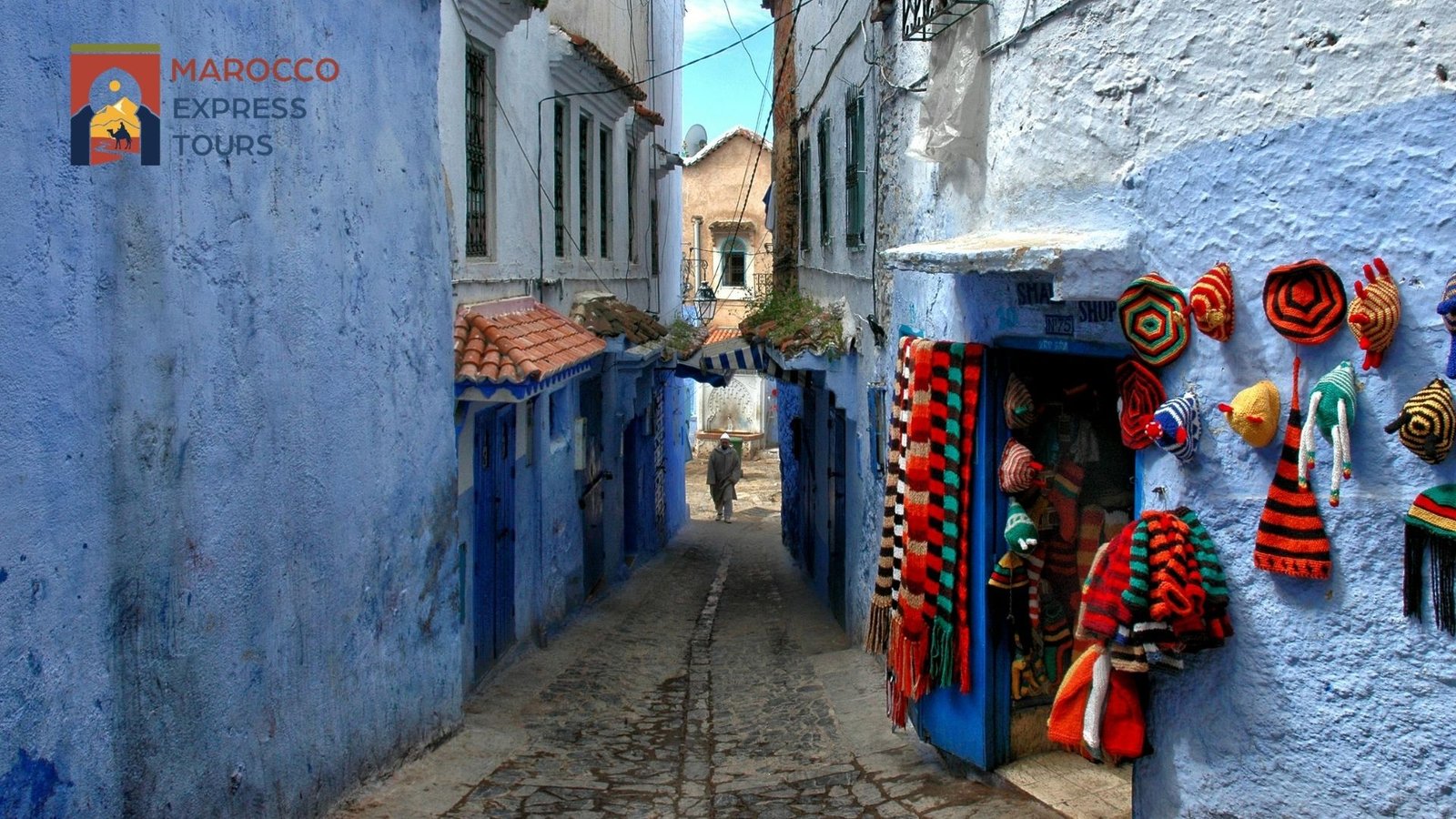 Tappeti appesi in un vicolo di Chefchaouen