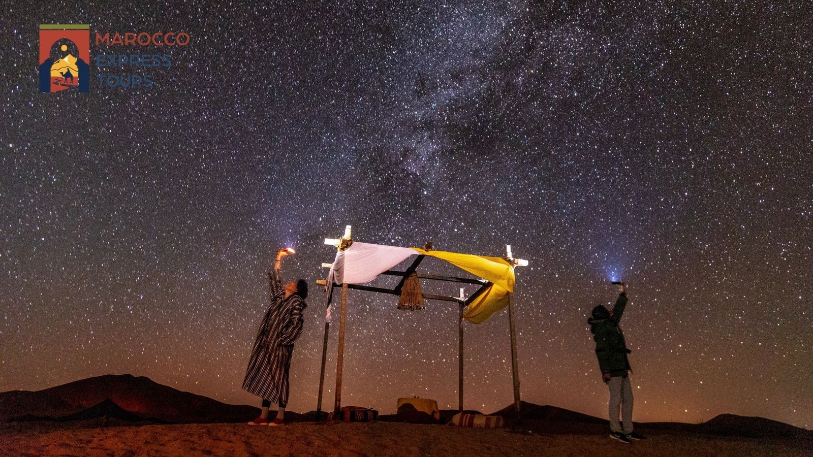 Via Lattea sopra il bivacco nel deserto Via Lattea sopra il bivacco nel deserto