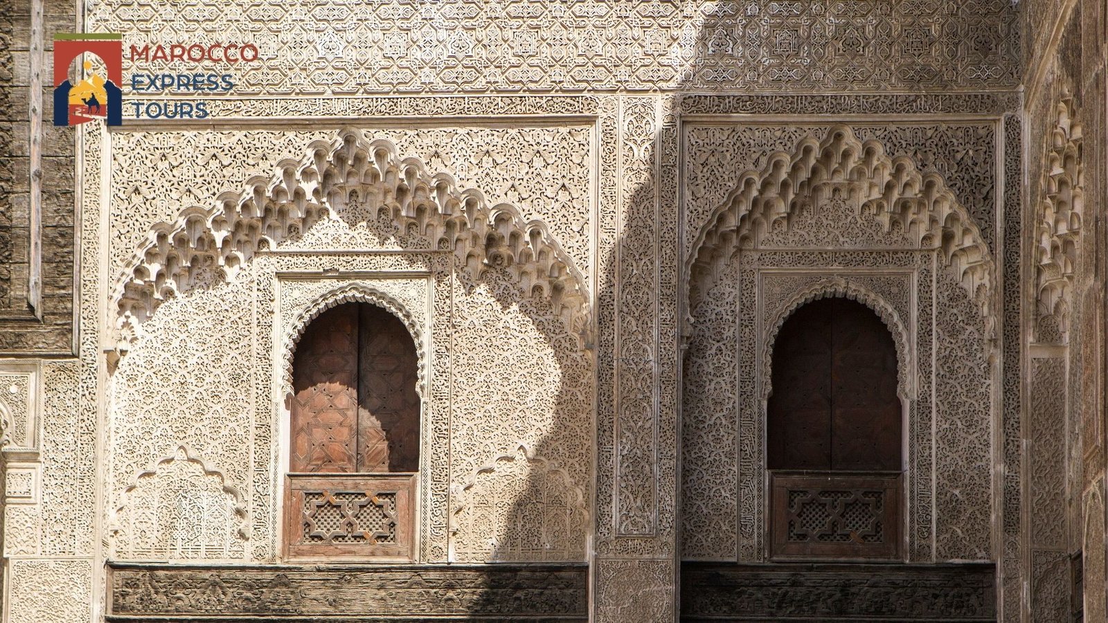 Stucchi e moucharabieh di una madrasa