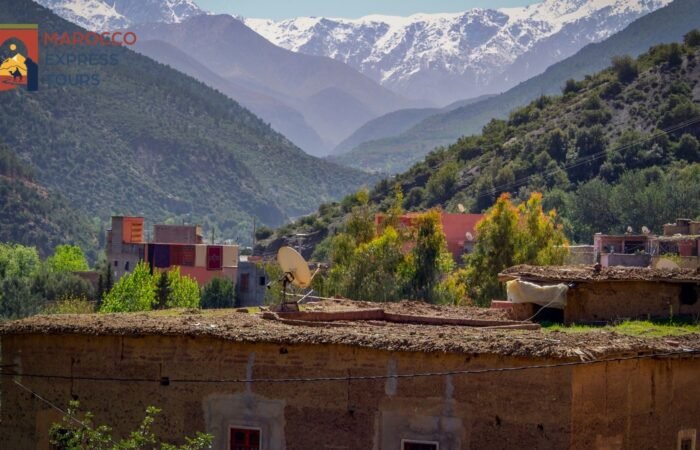 Villaggio della valle dell'Ourika sotto le vette
