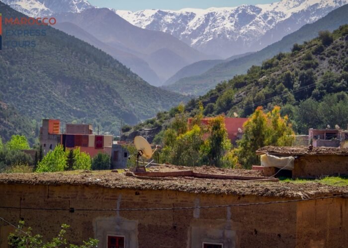 Villaggio della valle dell'Ourika sotto le vette
